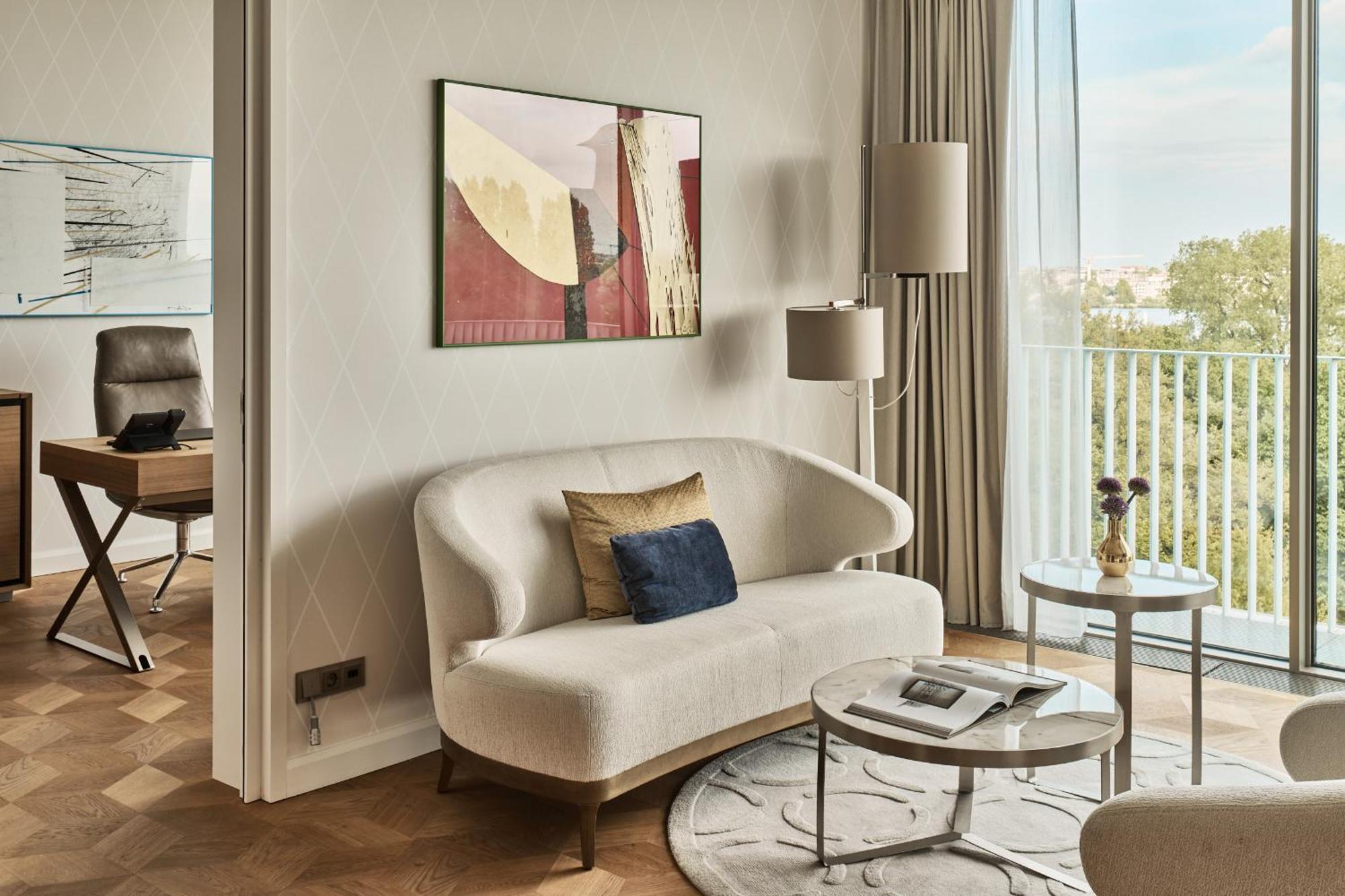 The Fontenay Hamburgo Exterior foto A living room in a typical apartment