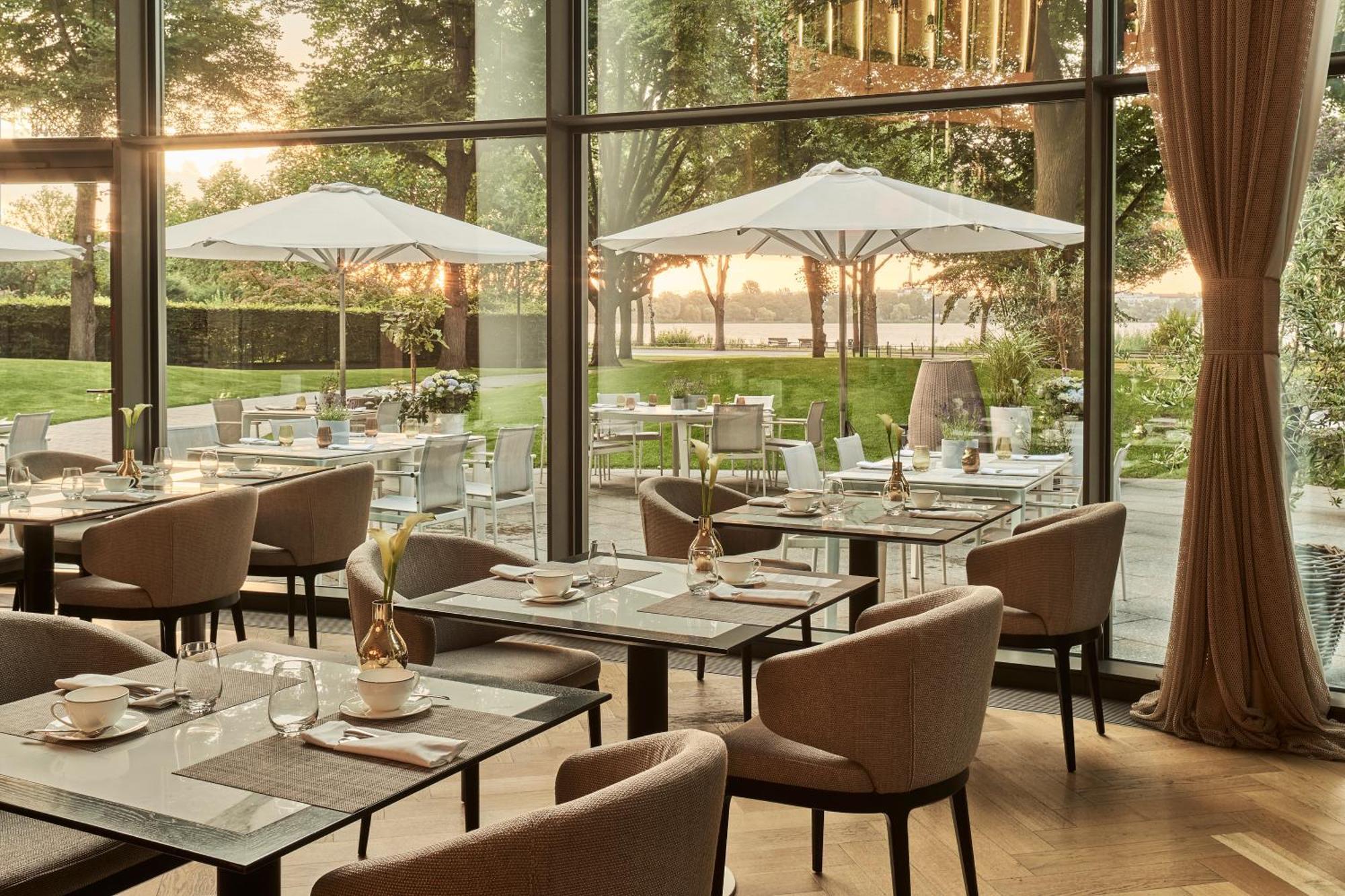 The Fontenay Hamburgo Exterior foto The Terrace